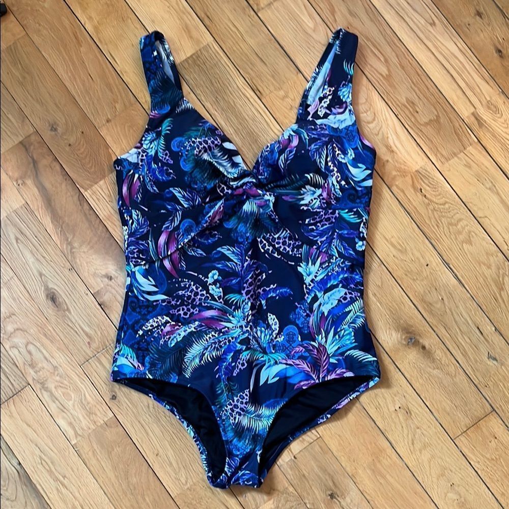 NWOT Seekers Essential Australia Floral Women's One Piece Swimsuit